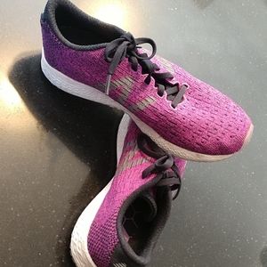 Women's EUC New Balance purple sneakers size 7